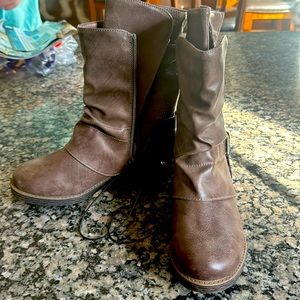 Brand new never worn casual boots